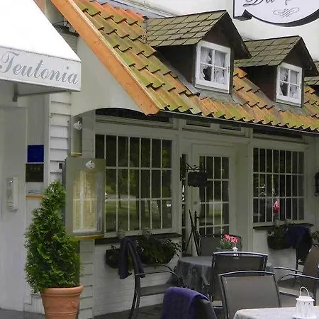Teutonia Hotel 3*